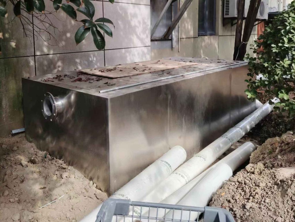 宝山红太阳商业广场地埋式油水分离器项目现场